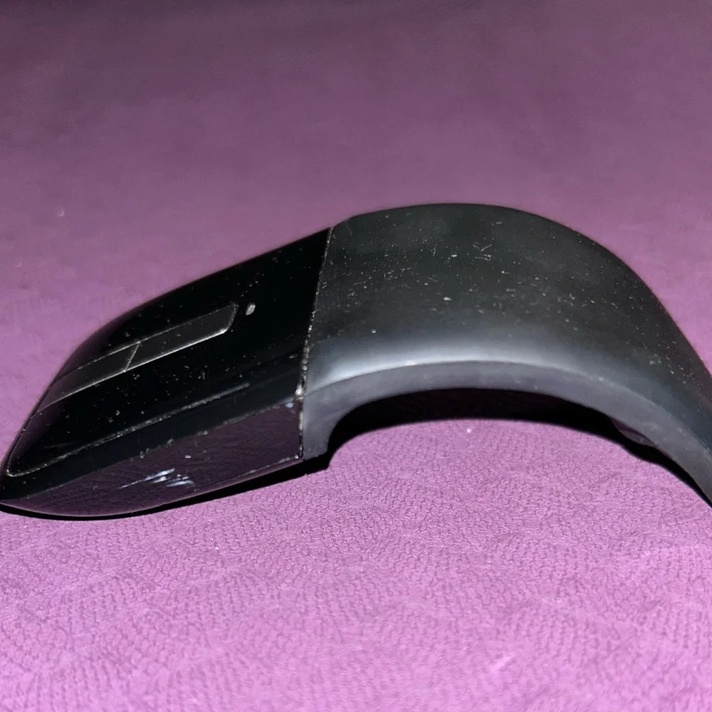 Microsoft Arc Touch Black and Silver Wireless Mouse needs 2 AAA batteries